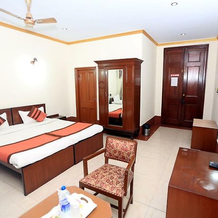 Ymca Seacom Inn Колката Екстериор снимка