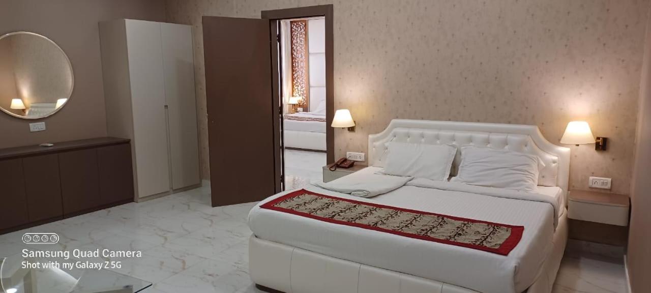Ymca Seacom Inn Колката Екстериор снимка