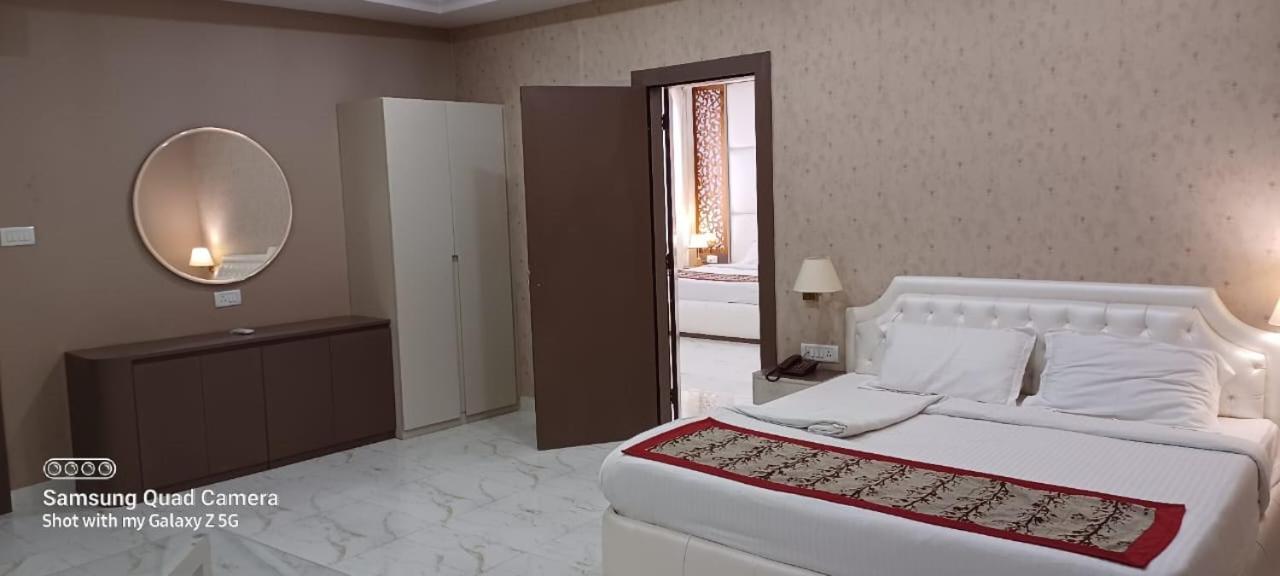 Ymca Seacom Inn Колката Екстериор снимка