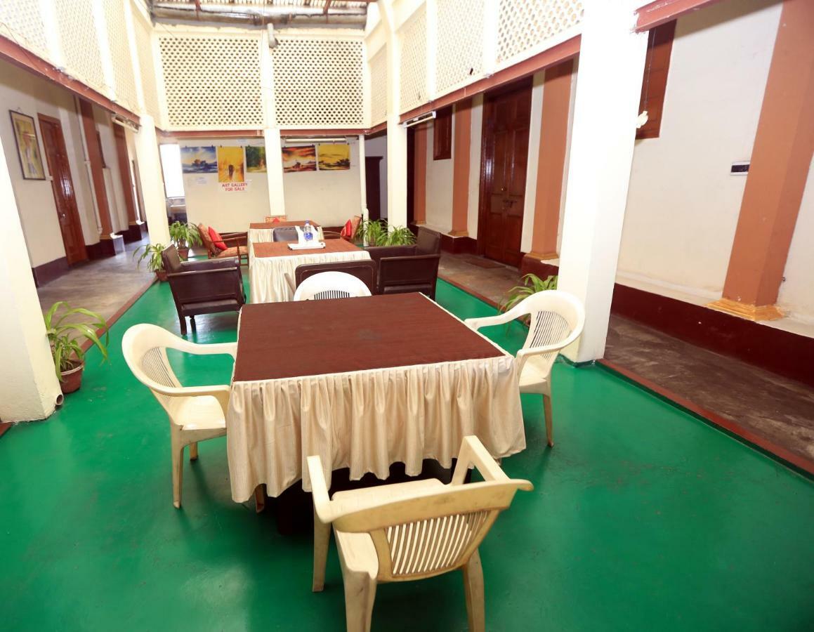 Ymca Seacom Inn Колката Екстериор снимка
