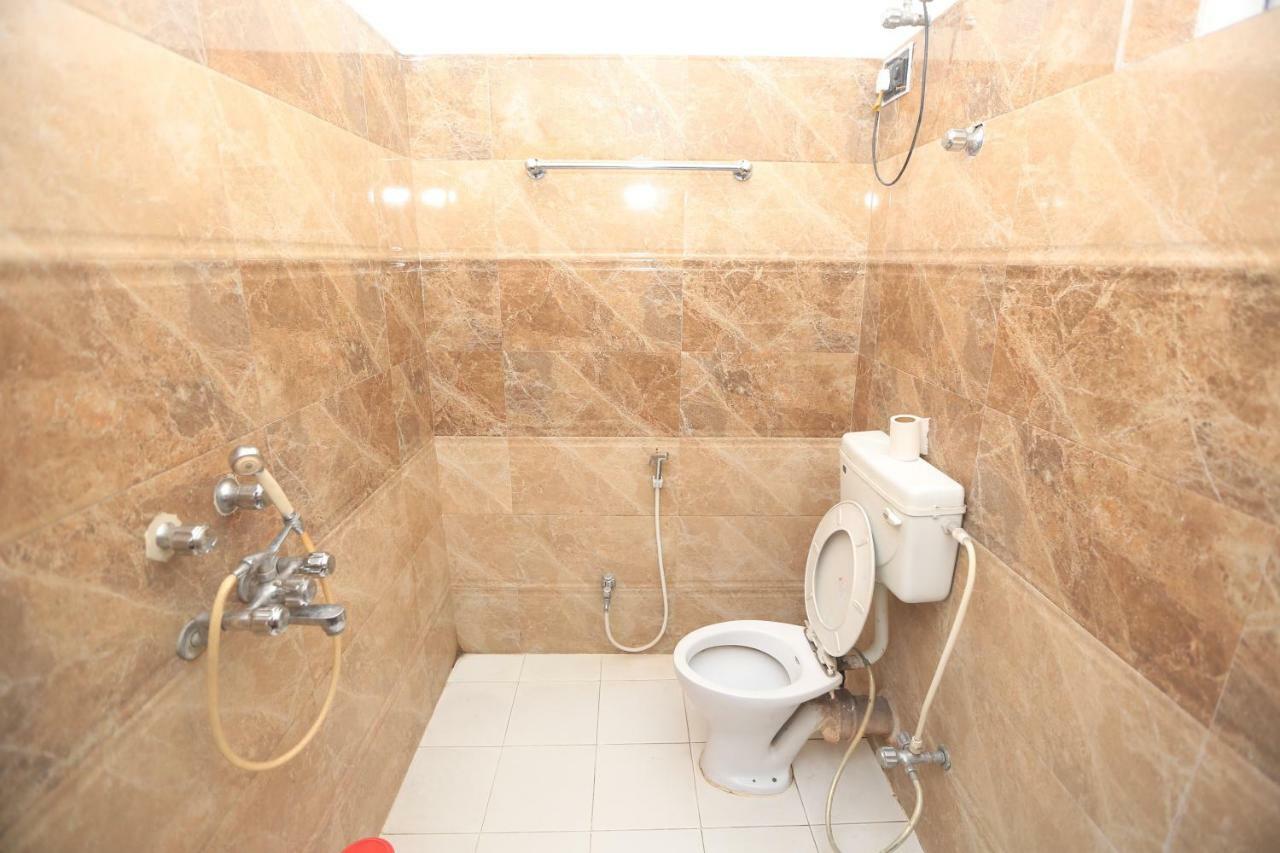 Ymca Seacom Inn Колката Екстериор снимка